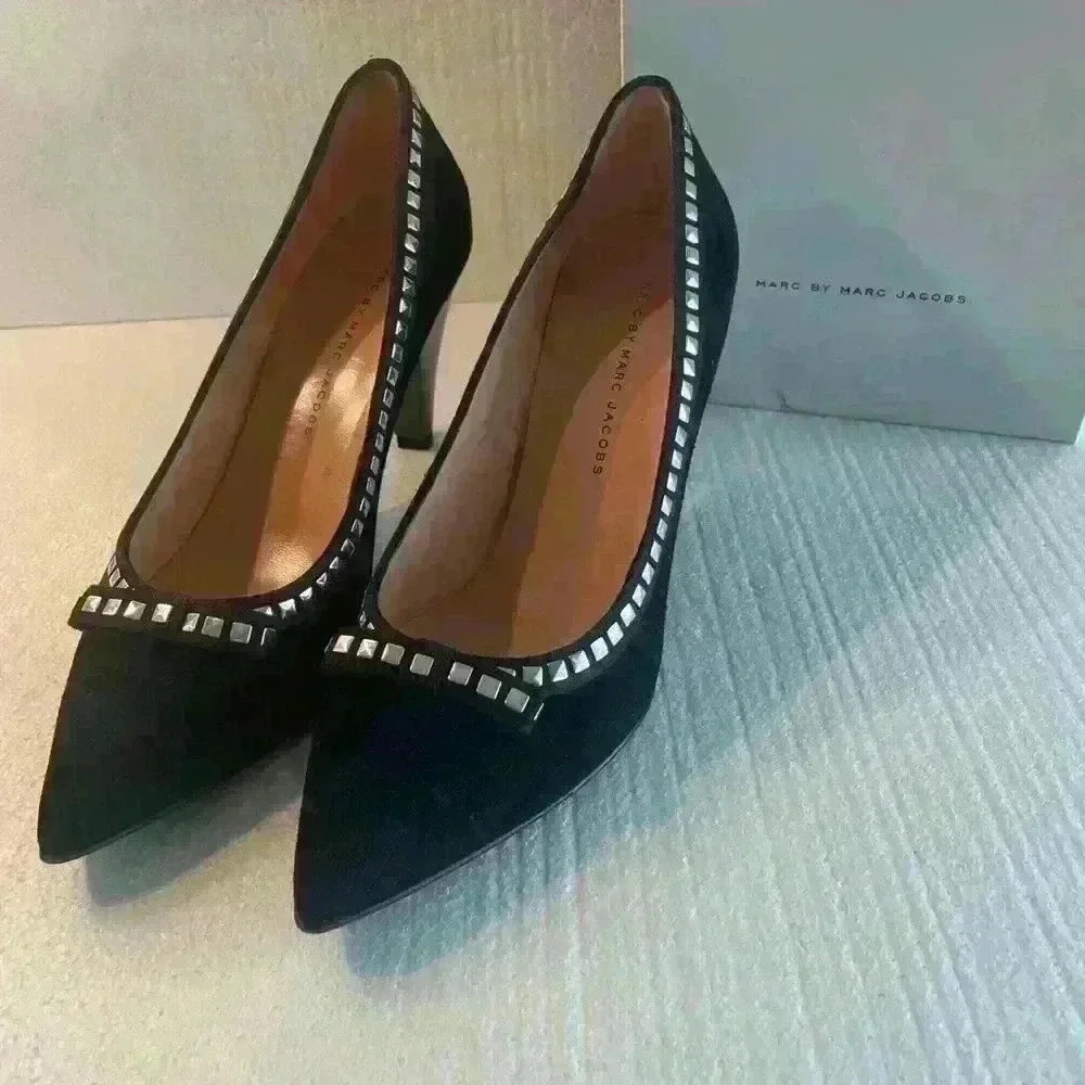 MARC JACOBS Suede and silver square studs worn lightly Size 40 USA Size 9 - Picture 1 of 7